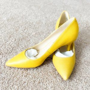Nine West Women's Margot Reptile Dress Pump, Yellow Textured Size 5